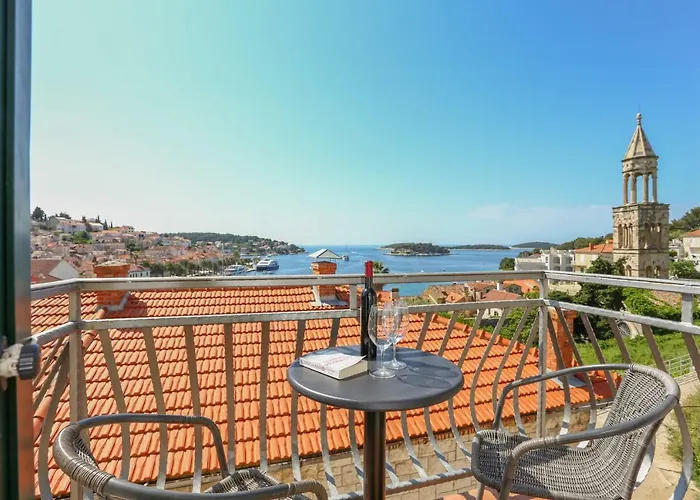 Pina Hvar Seaview Apartmán *